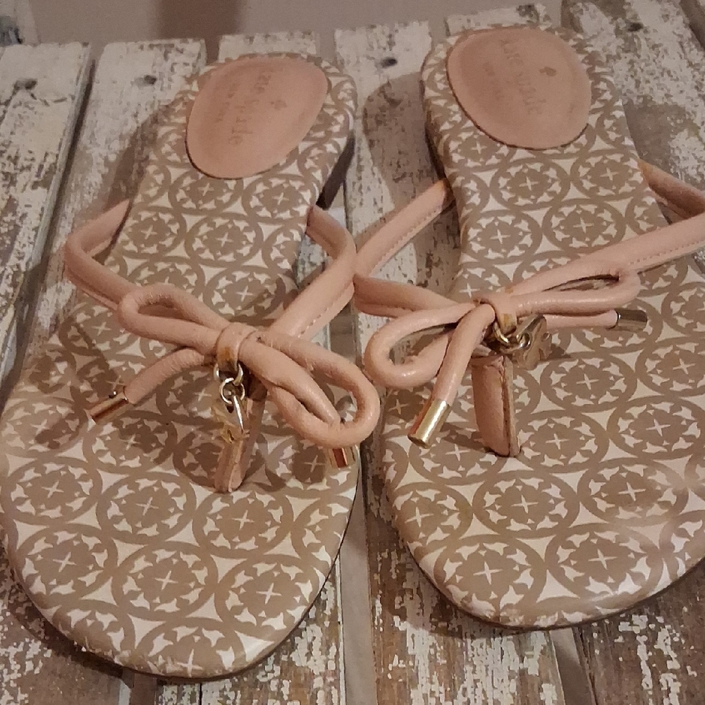 kate spade Pale Pink Bow Thong Sandals with Gold Accents SOLD
